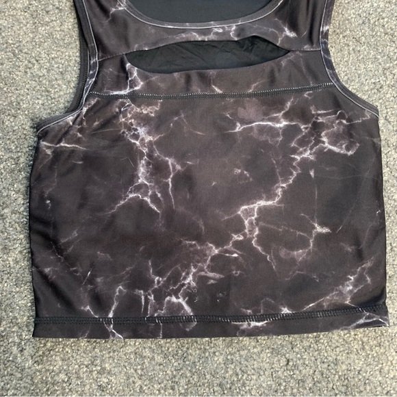 BuffBunny black marble peekaboo crop top - Picture 2 of 9